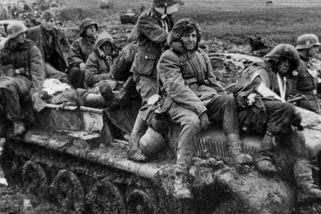SS-Panzer-Division „Totenkopf“ kráčí do zajetí – a co bylo potom - Médium.cz